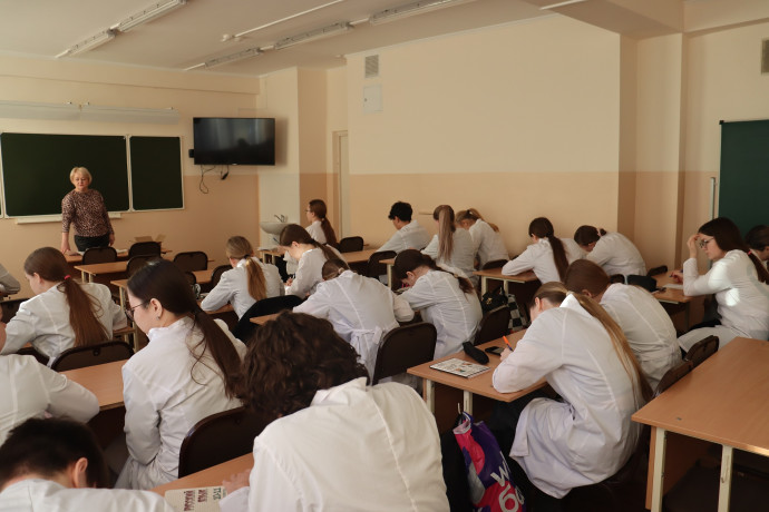 Студенты, преподаватели и сотрудники медицинского колледжа поддерживают участников СВО. 9