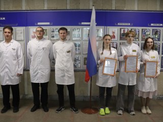 Понедельник в медицинском колледже начинается с важных традиций и заслуженных наград!