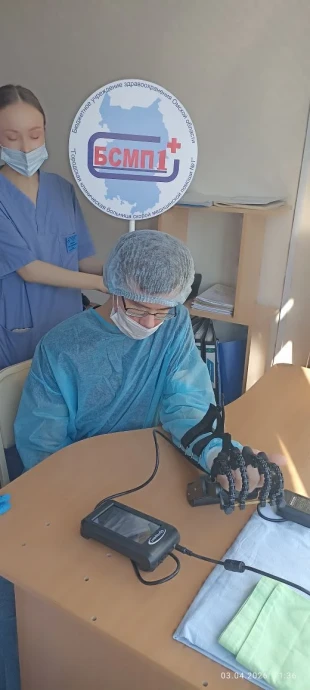 "Профессионалитет" открывает двери: омские школьники погружаются в мир медицины 0