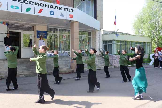 Помним. Гордимся. Чтим: День Победы в Омском областном медицинском колледже. 1