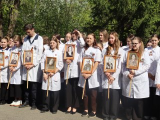 Помним. Гордимся. Чтим: День Победы в Омском областном медицинском колледже.